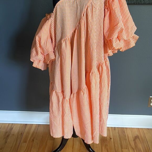 Simplee Plus orang/white seersucker gingham asymmetrical neck tiered ruffle midi - Picture 9 of 12